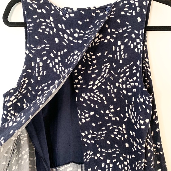 Cupcakes & Cashmere Jaxon Cut-Out Back Speckled Romper Size Small - Picture 8 of 9